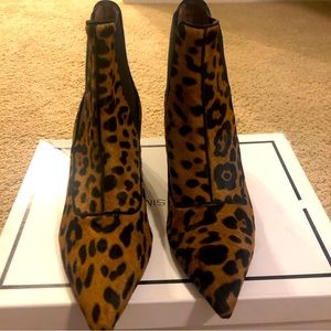 Tabitha Simmons women’s booty Animal print 39.5 brand new.